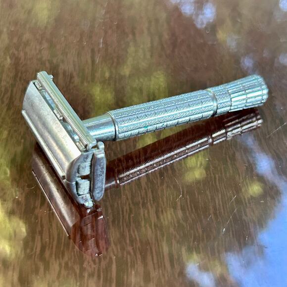 Vintage 1960s Gillette Super Speed Safety Razor - Picture 8 of 12